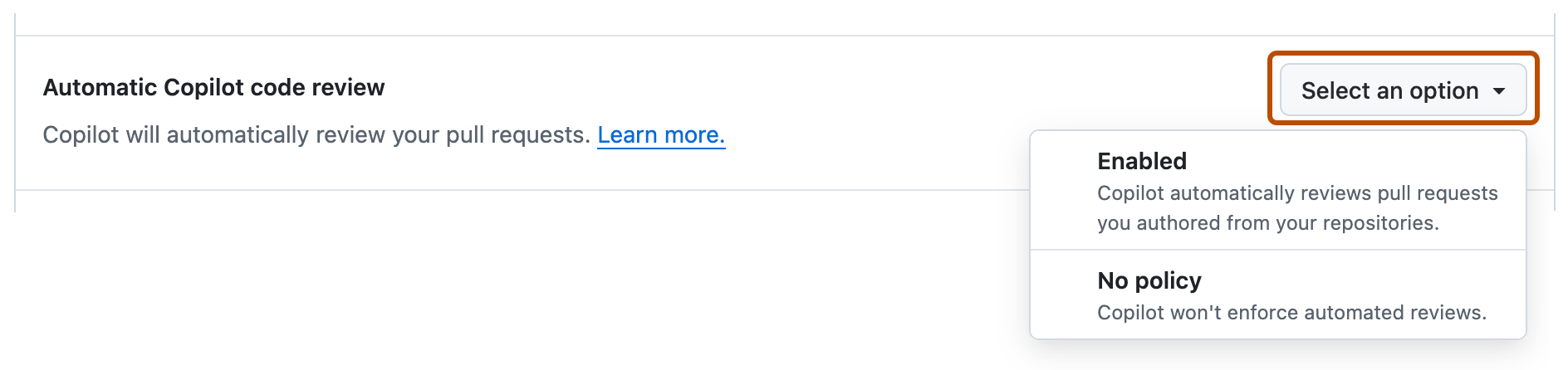 Captura de tela da configuração "Automatic Revisão de código do Copilot" com o menu suspenso exibido.