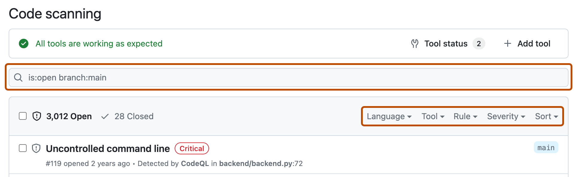 Captura de tela da página de alertas da code scanning. A caixa de pesquisa e os menus suspensos de filtro são delineados em laranja escuro.